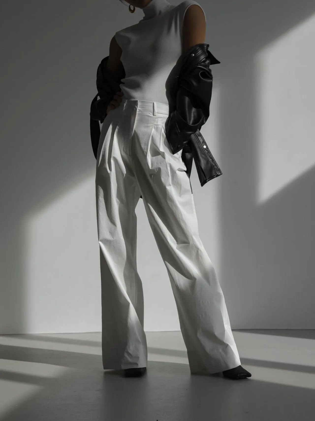 COTTON TWO PIN TUCK WIDE TROUSERS